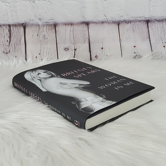 The Woman In Me Britney Spears Hardback Autobiography & Y2K Collectible Sticker - Picture 9 of 9